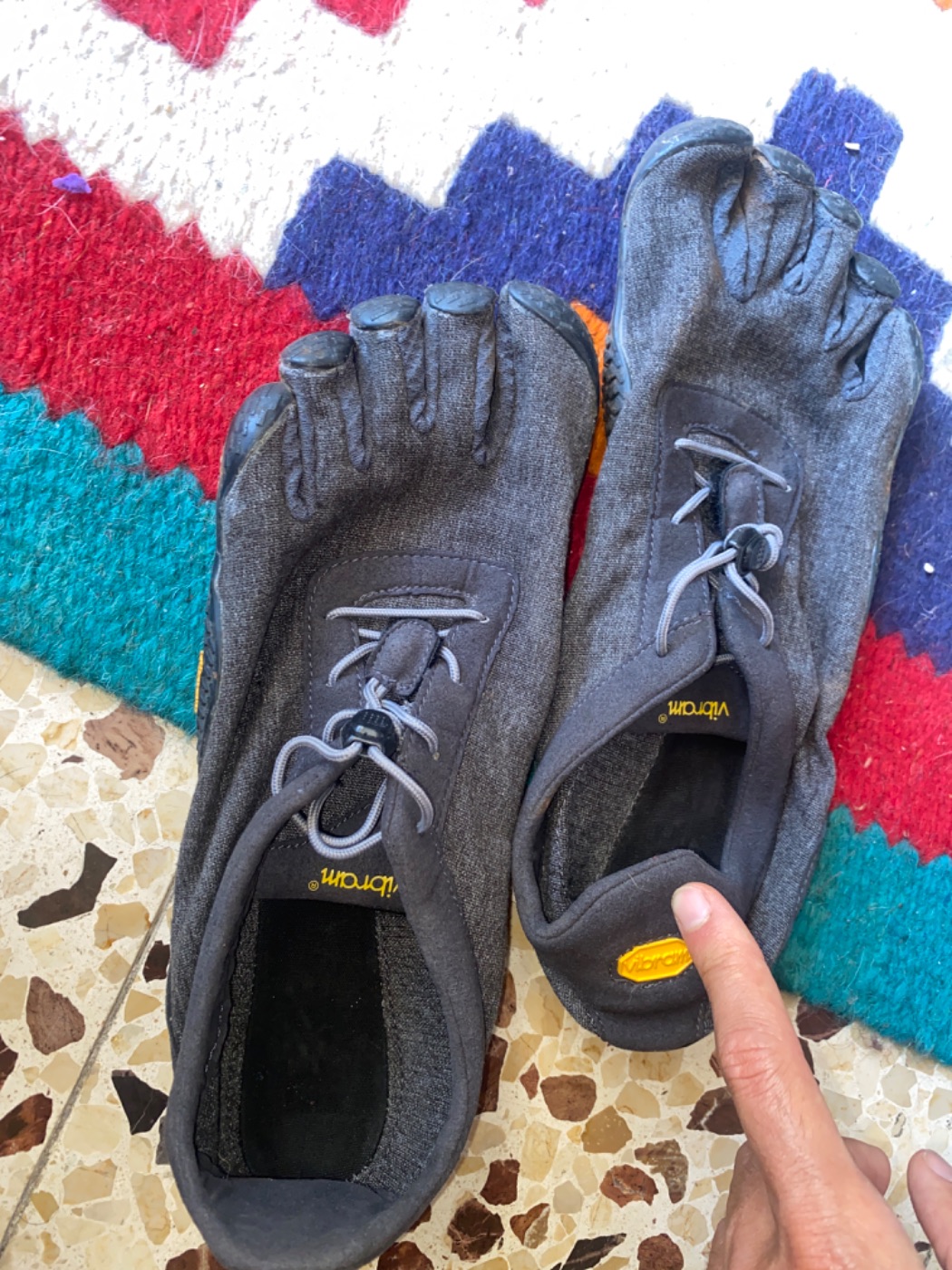נעלי Vibram חמש אצבעות מידה 43 יד שנייה